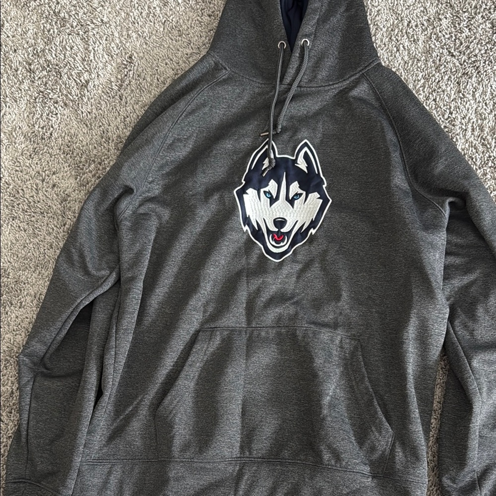 Colosseum Men's Dark Gray Crewneck Hoodie with Husky Graphic
